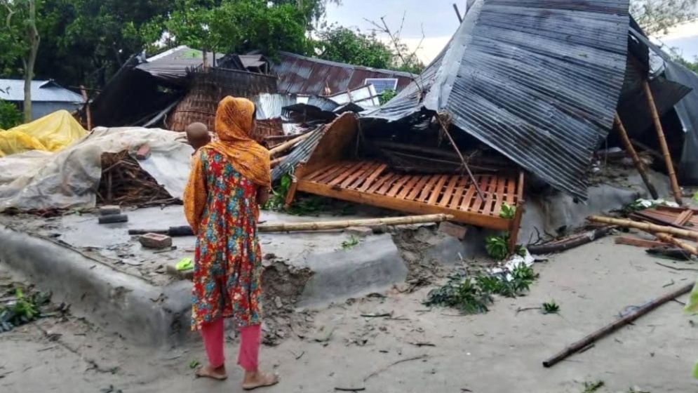 ঘূর্ণিঝড়ে লন্ডভন্ড গঙ্গাচড়া