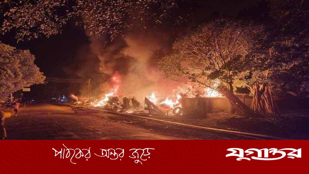 ফায়ার সার্ভিস নেই, পুড়ে ছাই হলো ১৯ দোকান