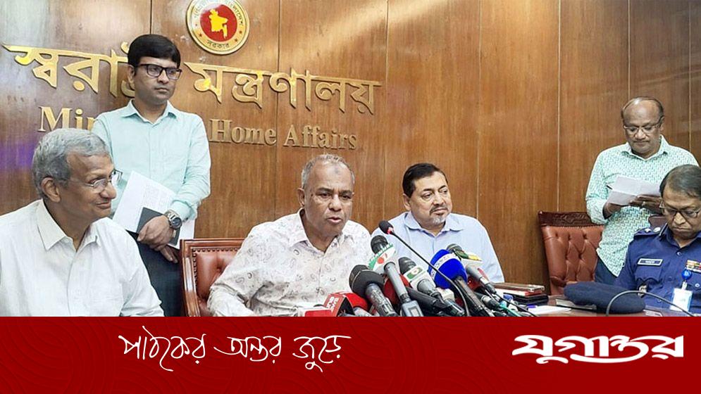 ‘অসুরের মুখে দাড়ি ও প্রধান উপদেষ্টার মুখাবয়বে অসুর তৈরি একই সূত্রে গাঁথা’