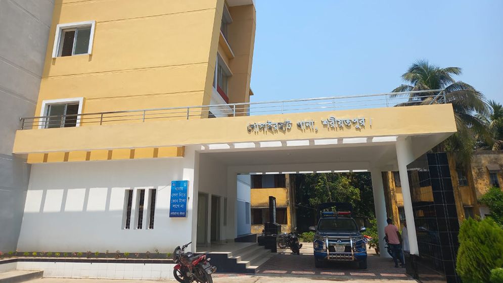 কোলে নিয়ে দোকানে যাওয়ার কথা বলে শিশুকে ধর্ষণ