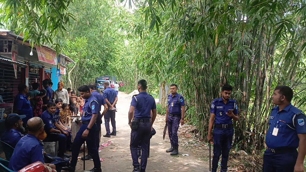 কেরাম বোর্ড খেলা নিয়ে দুপক্ষের সংঘর্ষে আহত ২০, বাড়িঘর ভাঙচুর