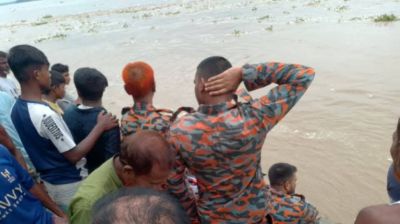 ভেসে আসা গাছ ধরতে গিয়ে ধান ব্যবসায়ী নিখোঁজ