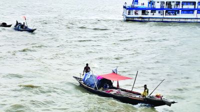 ভোলার মান্তা জেলেরা জীবিকার তাগিদে এলাকা ছাড়ছেন