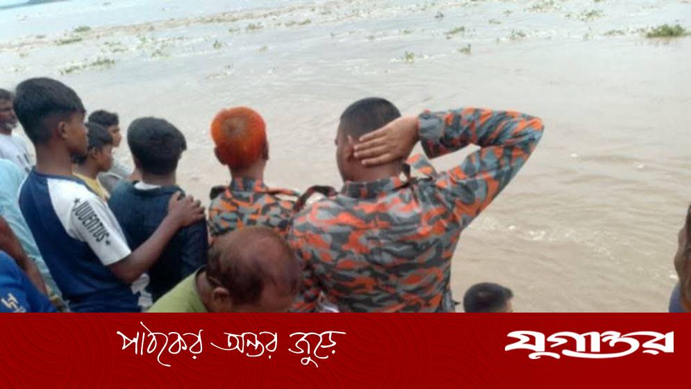 ভেসে আসা গাছ ধরতে গিয়ে ধান ব্যবসায়ী নিখোঁজ