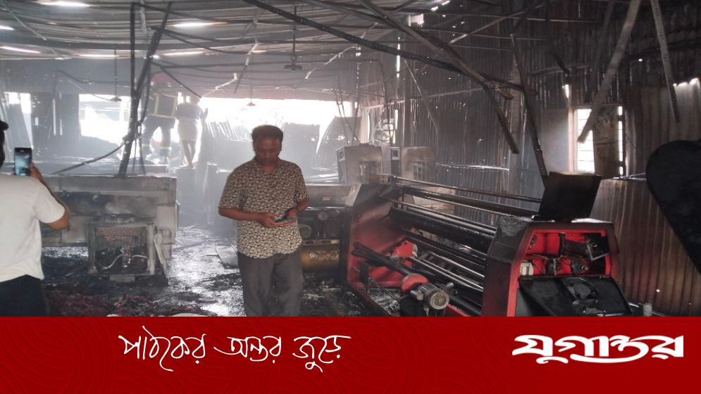 টঙ্গীতে কাপড় কাটিং কারখানা পুড়ে ছাই