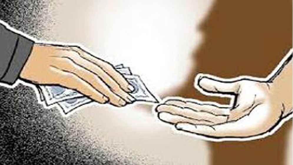 ঘুসের ২ লাখ ৭৬ হাজার টাকাসহ এনজিও সদস্য আটক