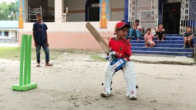 মাঠ কাঁপাচ্ছে সাড়ে তিন বছরের ক্রিকেটার ঈসা