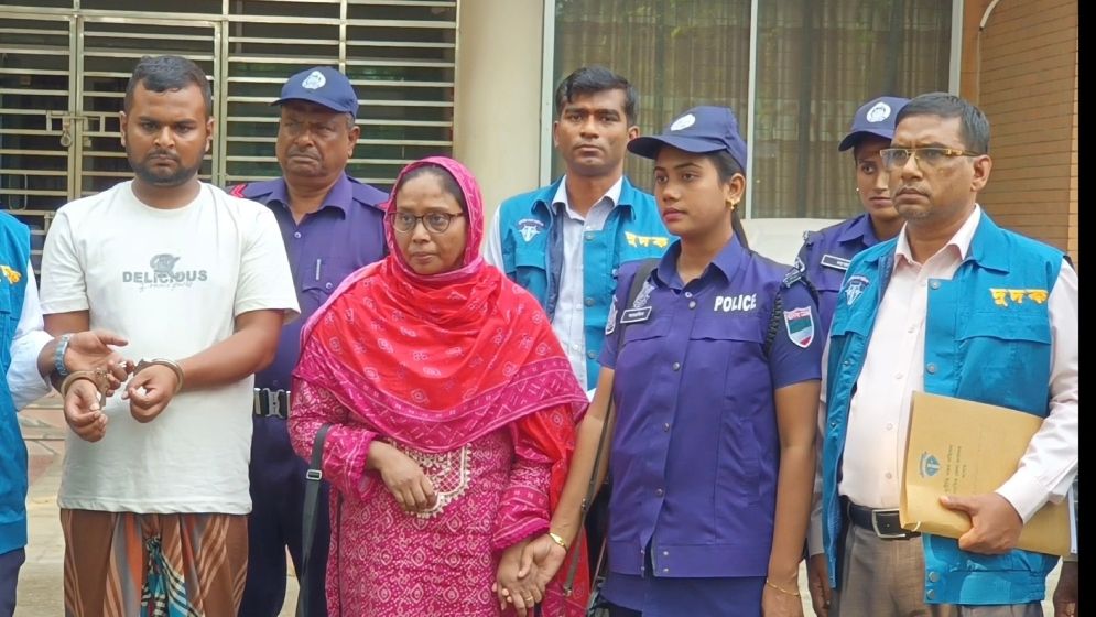 ঘুসের টাকাসহ আটক রাজস্ব কর্মকর্তা