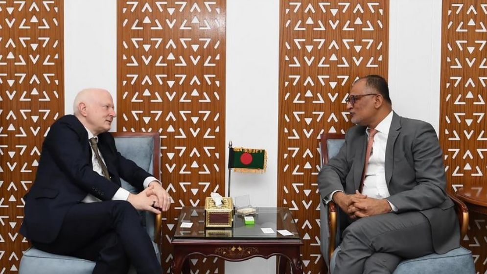 জার্মানিকে আরও বেশি পোশাক কেনার আহ্বান বাণিজ্য উপদেষ্টার