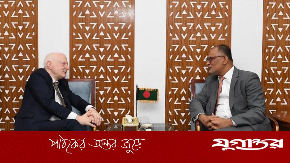 জার্মানিকে আরও বেশি পোশাক কেনার আহ্বান বাণিজ্য উপদেষ্টার