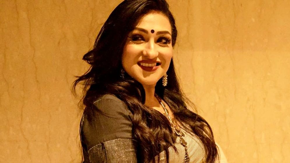 স্বামীর জন্মদিনে যে আবেগঘন পোস্ট ঋতুপর্ণার