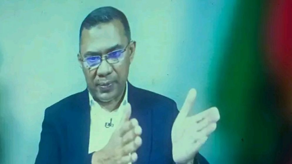 বিবিসিকে দেওয়া তারেক রহমানের সাক্ষাৎকার প্রজেক্টরে প্রচার