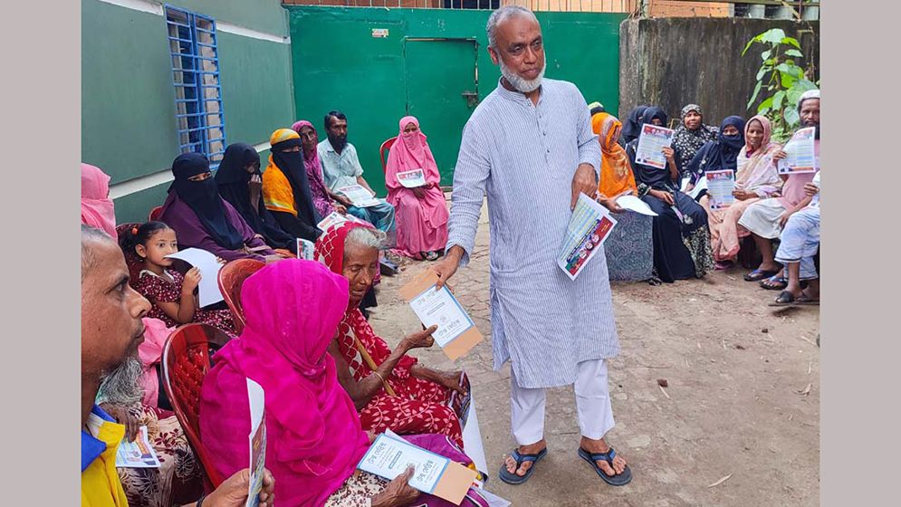 সোনারগাঁয়ে অর্ধশতাধিক পরিবারকে বিএনপি নেতার আর্থিক অনুদান