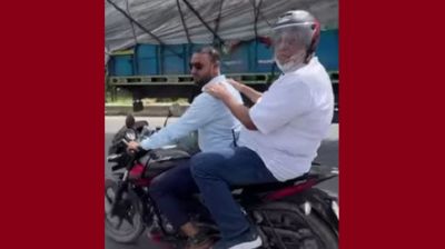 গন্তব্যে যেতে মোটরসাইকেলে চড়ে বসলেন উপদেষ্টা