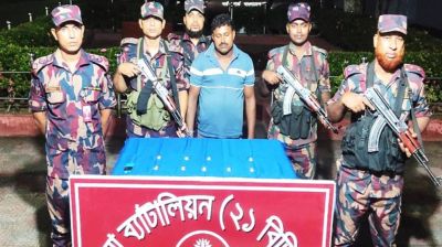 বেনাপোলে ১ কোটি ৮০ লাখ টাকার স্বর্ণসহ পাচারকারী আটক