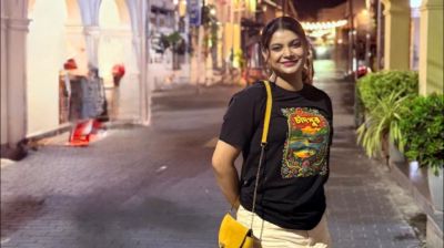 ছোট প্যান্ট পরে ছবি শেয়ার, ট্রলের শিকার শবনম ফারিয়া