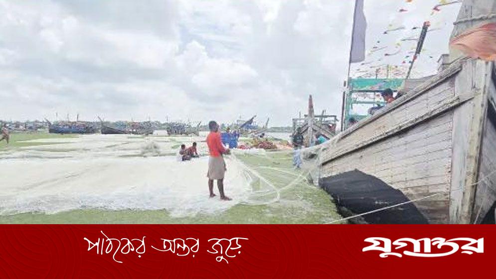 ইলিশ বঞ্চনার শিকার উপকূলের জেলেরা