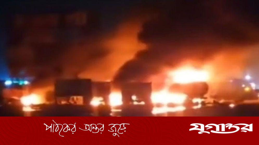 ভারতে গ্যাস সিলিন্ডার বোঝাই ট্যাংকারে ধাক্কা ট্রাকের, ভয়াবহ বিস্ফোরণ
