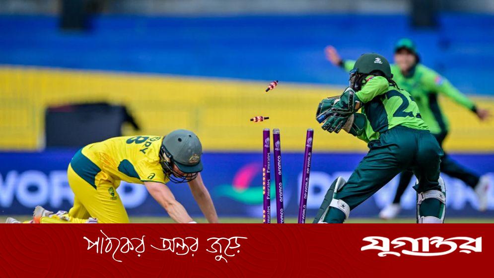 পাকিস্তানের বিপক্ষে অস্ট্রেলিয়ার ব্যাটিং বিপর্যয়