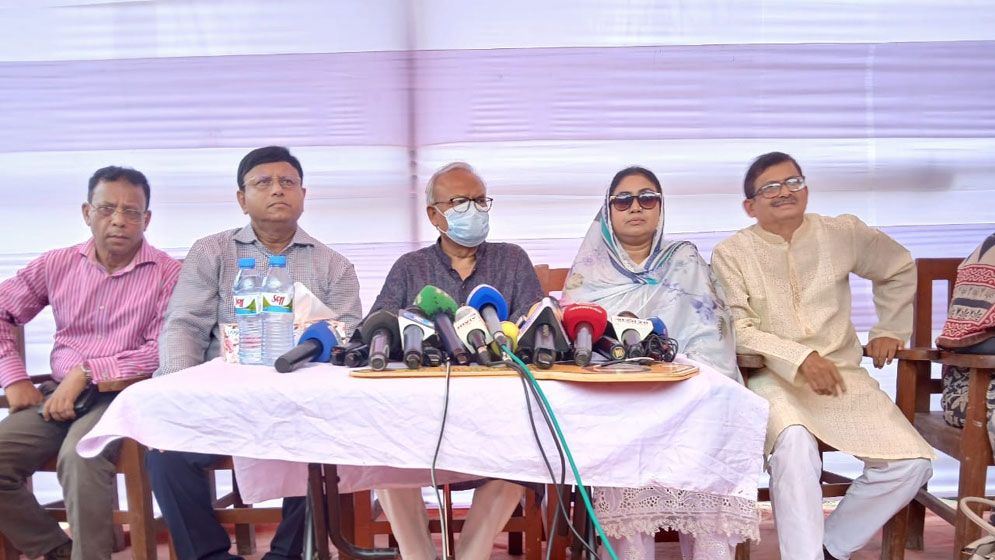 ‘সেফ এক্সিটের কথা শেখ হাসিনাকে বলেছিলাম’