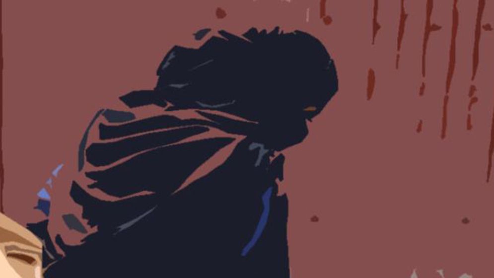 বিয়ের দাবিতে ১৯ বছরের কিশোরের বাড়িতে নারীর অনশন