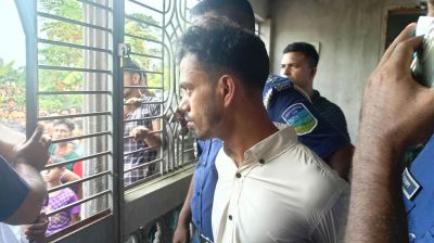 বাবা ও মাকে খুন করে ঘরের মাটিতে পুঁতে রাখে ছেলে