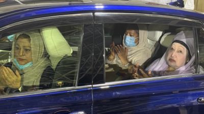 জিয়াউর রহমানের মাজার জিয়ারত করলেন খালেদা জিয়া