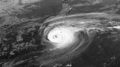 ভয়ঙ্কর এক টাইফুনের কবলে জাপান, সতর্কতা জারি