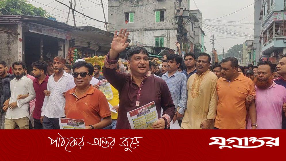 টঙ্গীতে বিএনপির ৩১ দফা বাস্তবায়নে লিফলেট বিতরণ