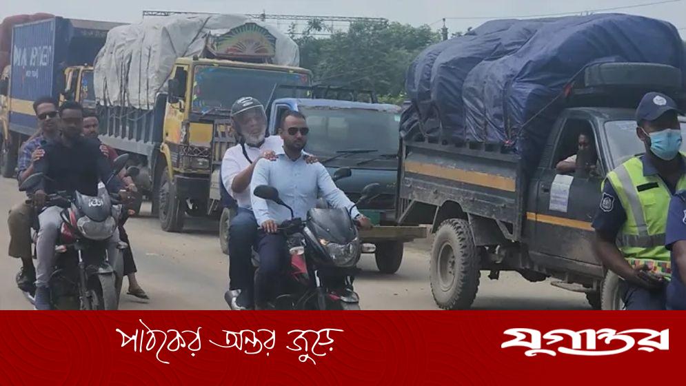 যানজটে আটকা পড়ার কারণ জানালেন সড়ক উপদেষ্টা