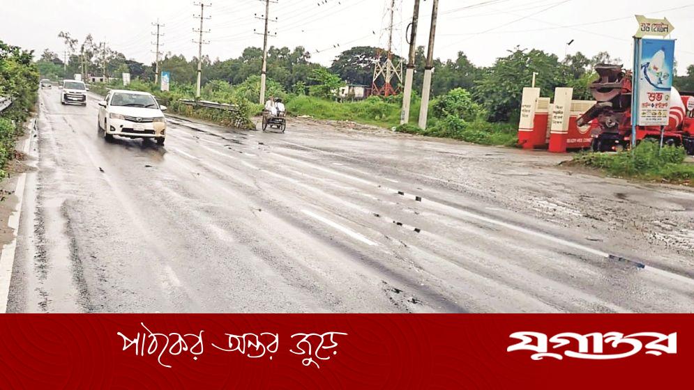 ২৫ কিমি. এলাকায় খানাখন্দ দেবে গেছে ৫ কিলোমিটার