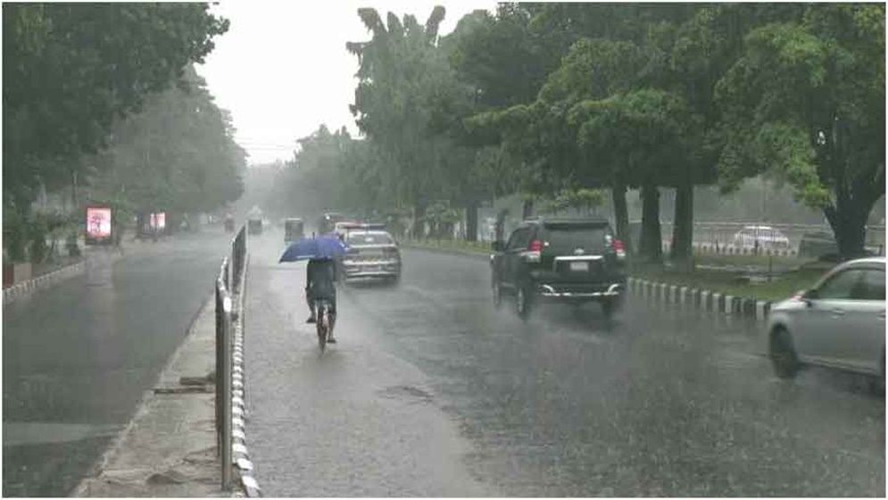 ঢাকায় দুপুরের মধ্যে বজ্রবৃষ্টির আভাস