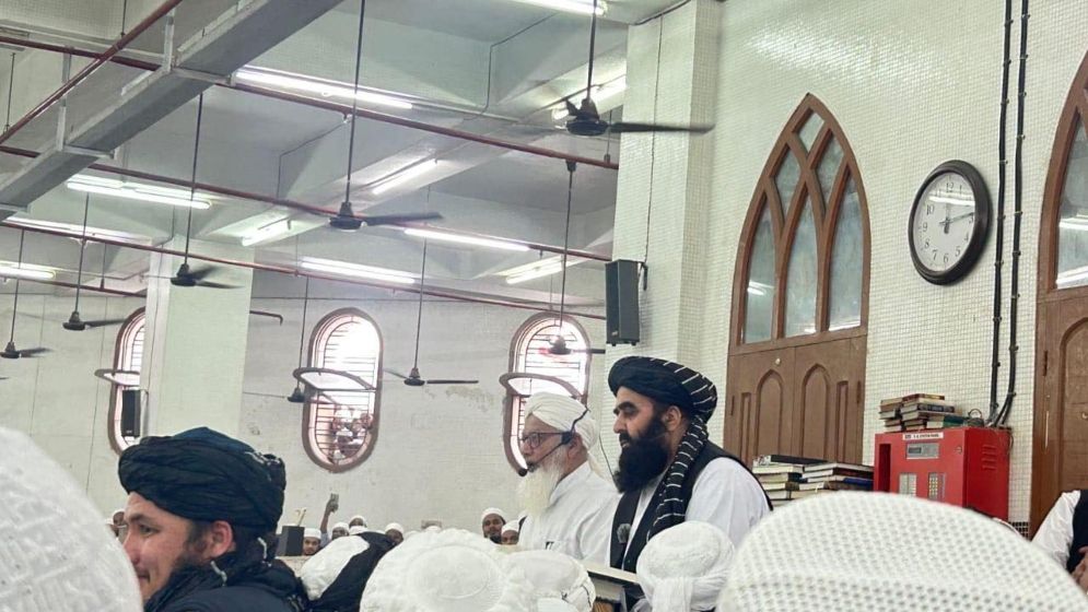 দেওবন্দে আফগান পররাষ্ট্রমন্ত্রীকে উষ্ণ সংবর্ধনা, দেওয়া হলো বিশেষ ‘সনদ’