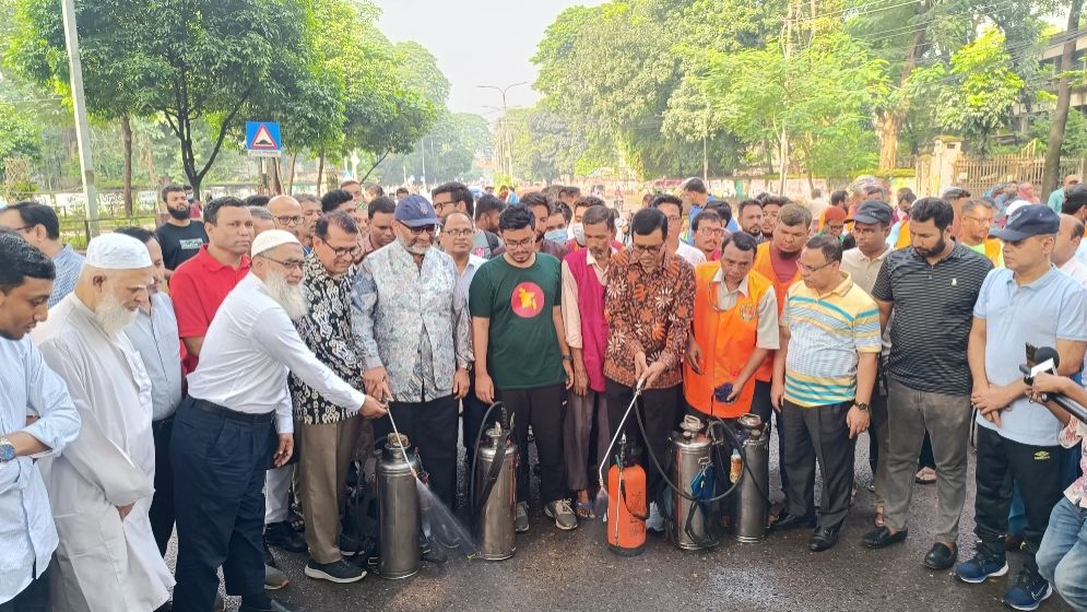 ঢাবি-বুয়েট-ডিএমসি ক্যাম্পাসে বিশেষ মশক নিধন অভিযান