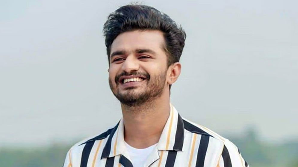 মক্কায় পরিচ্ছন্নতাকর্মীদের যেভাবে আবদার মেটালেন মুশফিক