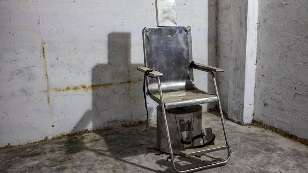 পরোয়ানাভুক্ত ১৫ কর্মকর্তা সেনা হেফাজতে