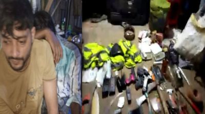 আগ্নেয়াস্ত্র-ওয়াকিটকিসহ চার যুবক গ্রেফতার