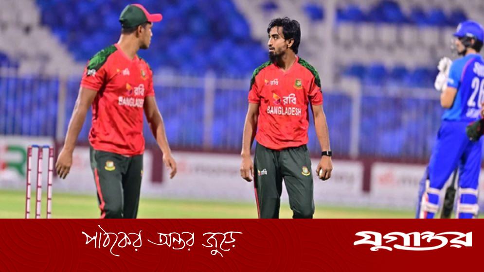 গুরবাজকে ফিরিয়ে ওপেনিং জুটি ভাঙলেন তানজিম