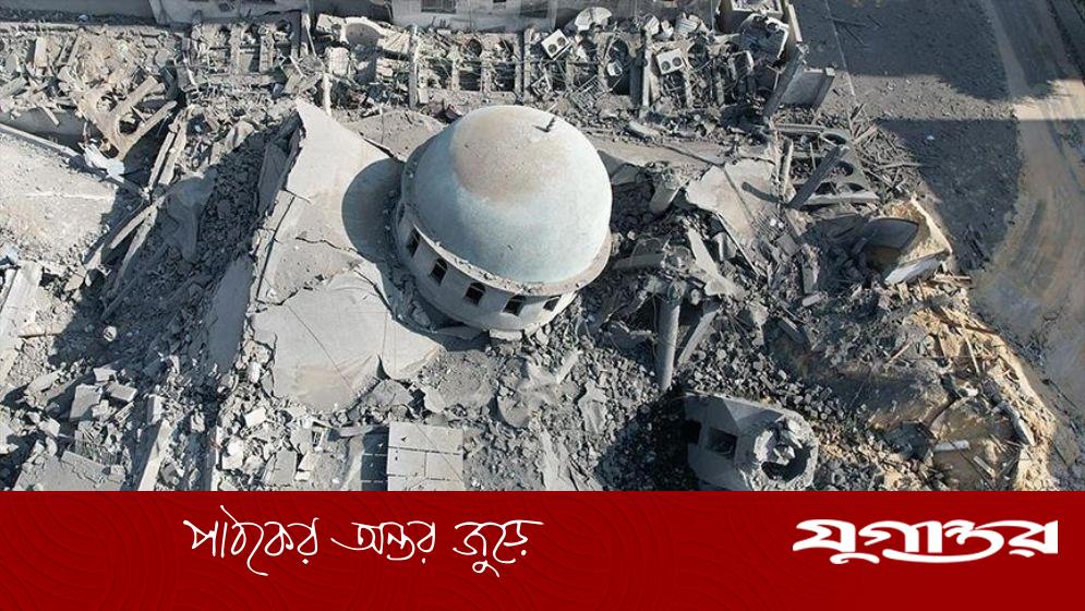 ধুলোয় মিশে গেছে গাজার অধিকাংশ মসজিদ, ধ্বংসস্তূপে চলছে আজান ও নামাজ
