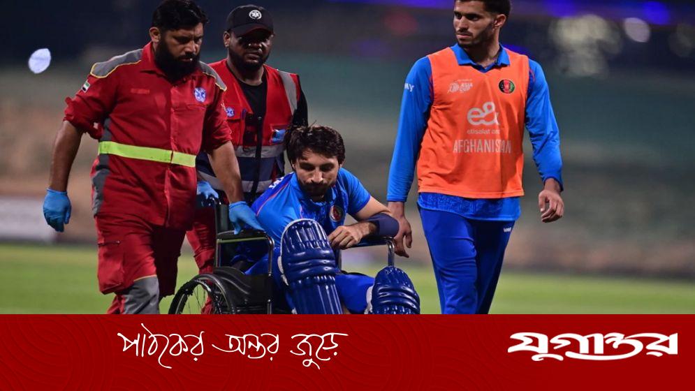 হুইলচেয়ারে মাঠ ছাড়লেন রহমত