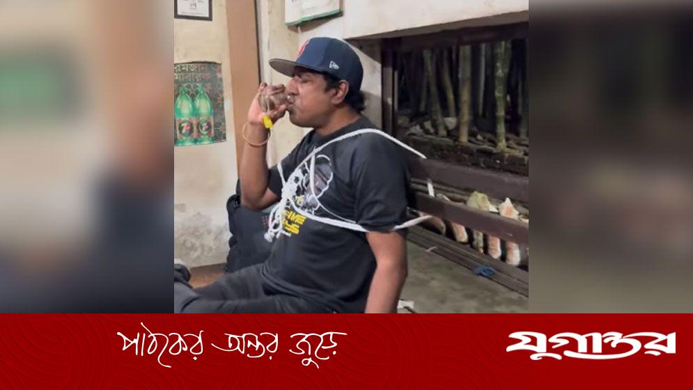আমি এ দোকানের ‘বান্ধা কাস্টমার’: মারজুক রাসেল