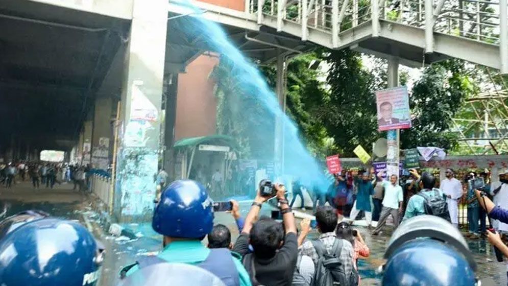 কর্মসূচি একদিন এগিয়ে আনলেন শিক্ষকরা