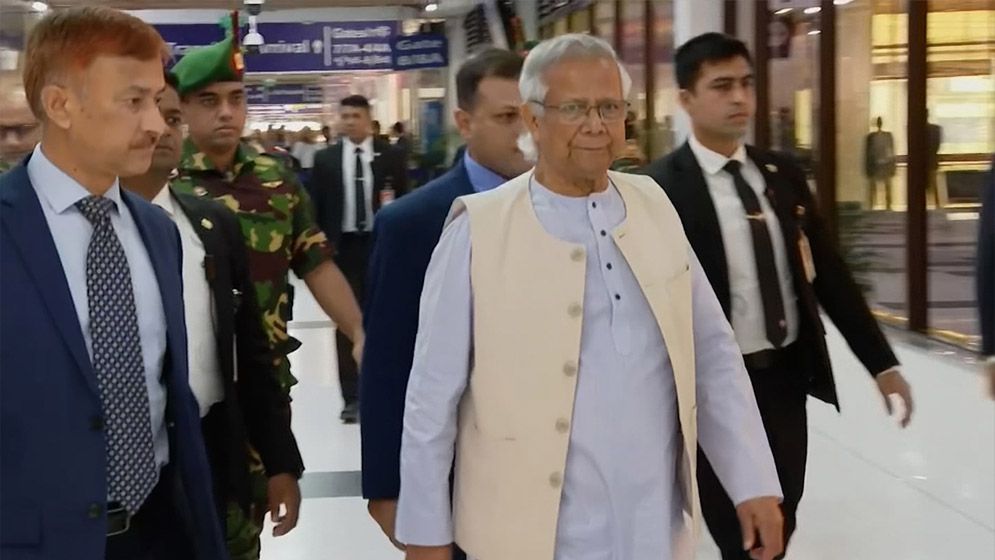 রোমের পথে প্রধান উপদেষ্টা