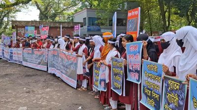 ব্যক্তিস্বার্থে শিক্ষার্থীদের ব্যবহার!