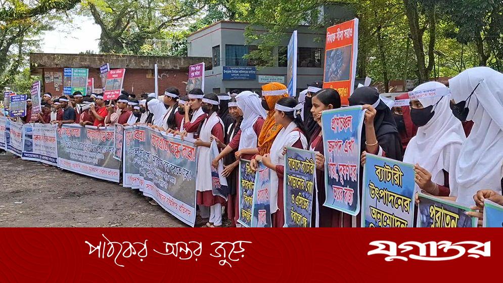 ব্যক্তিস্বার্থে শিক্ষার্থীদের ব্যবহার!