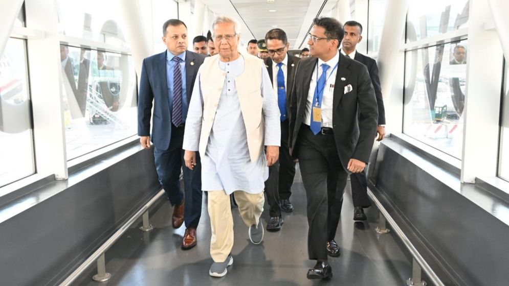 রোমে পৌঁছেছেন প্রধান উপদেষ্টা