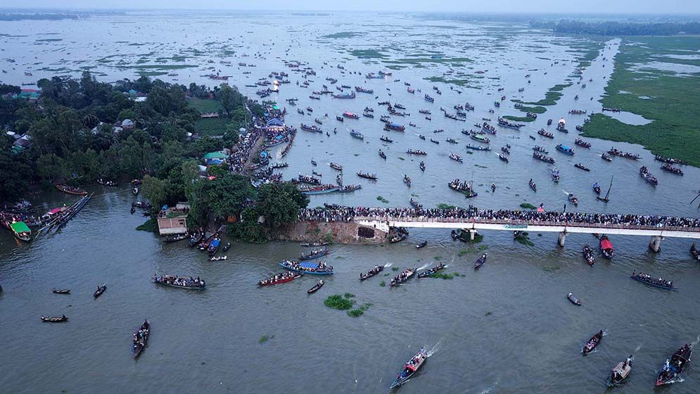 বর্ষার বিপুল জলরাশিতে নবযৌবনা চলনবিল