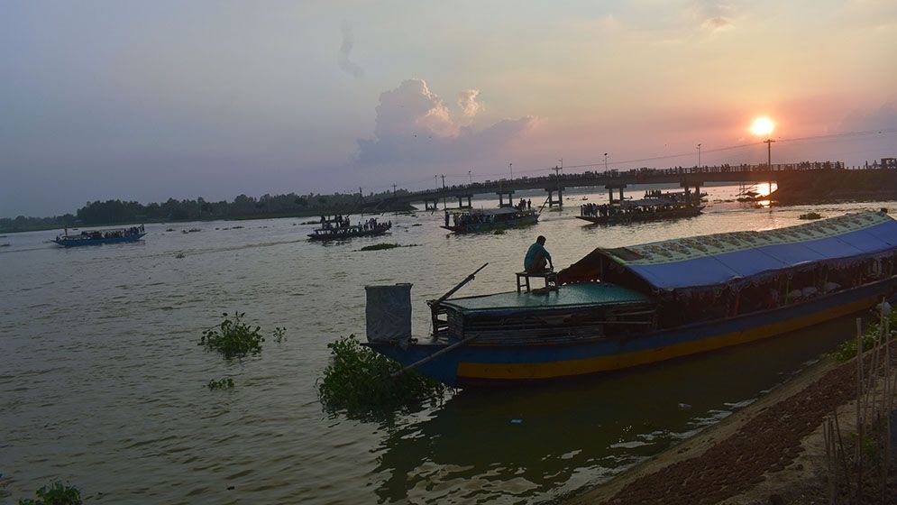 বর্ষার বিপুল জলরাশিতে নবযৌবনা চলনবিল