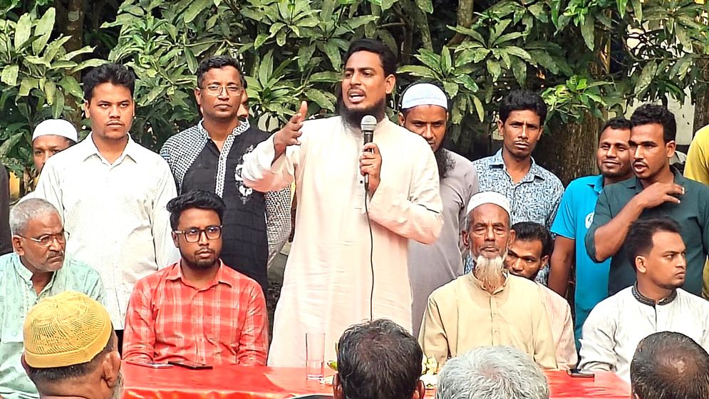 আমরা ফ্যাসিবাদের শেকল ভেঙেছি: আখতার হোসেন