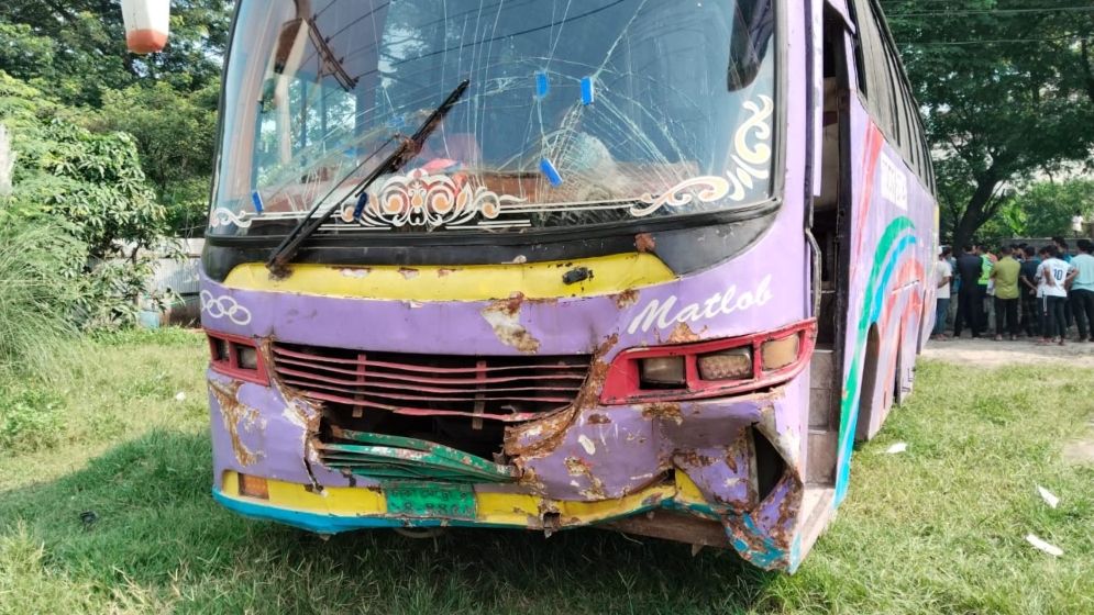 নাতনিকে দেখতে গিয়ে লাশ হলো নানা-নানি, আহত ৩